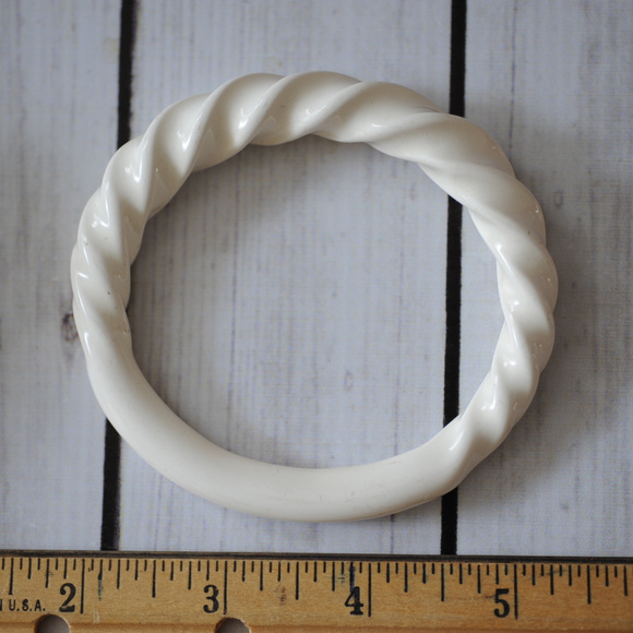 Vintage Jewelry - SOLD vintage white bangle bakelite plastic swirl
